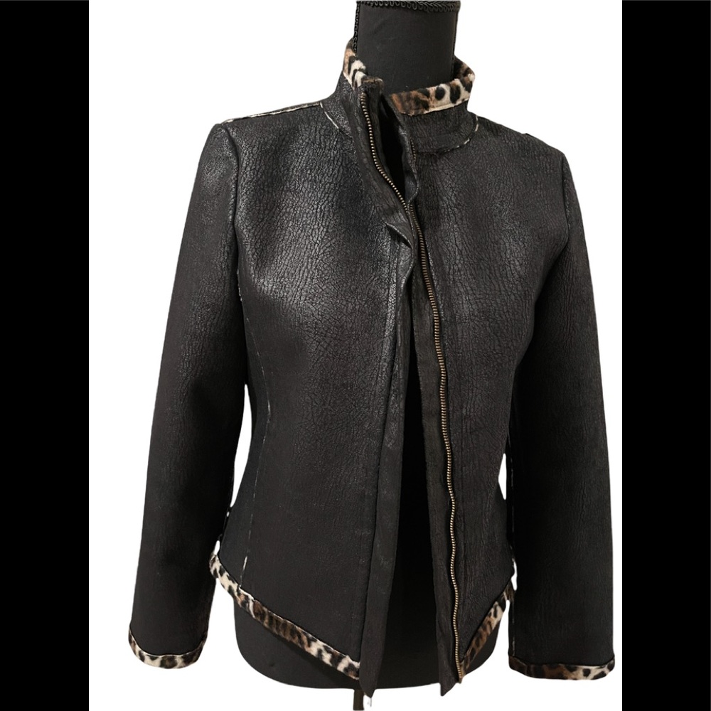 Skea Vail Colorado black lined in Cheetah Print